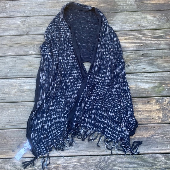 New York & Co black w/ silver sequin pashmina scarf wrap 100% Viscose - NWT - Picture 3 of 13
